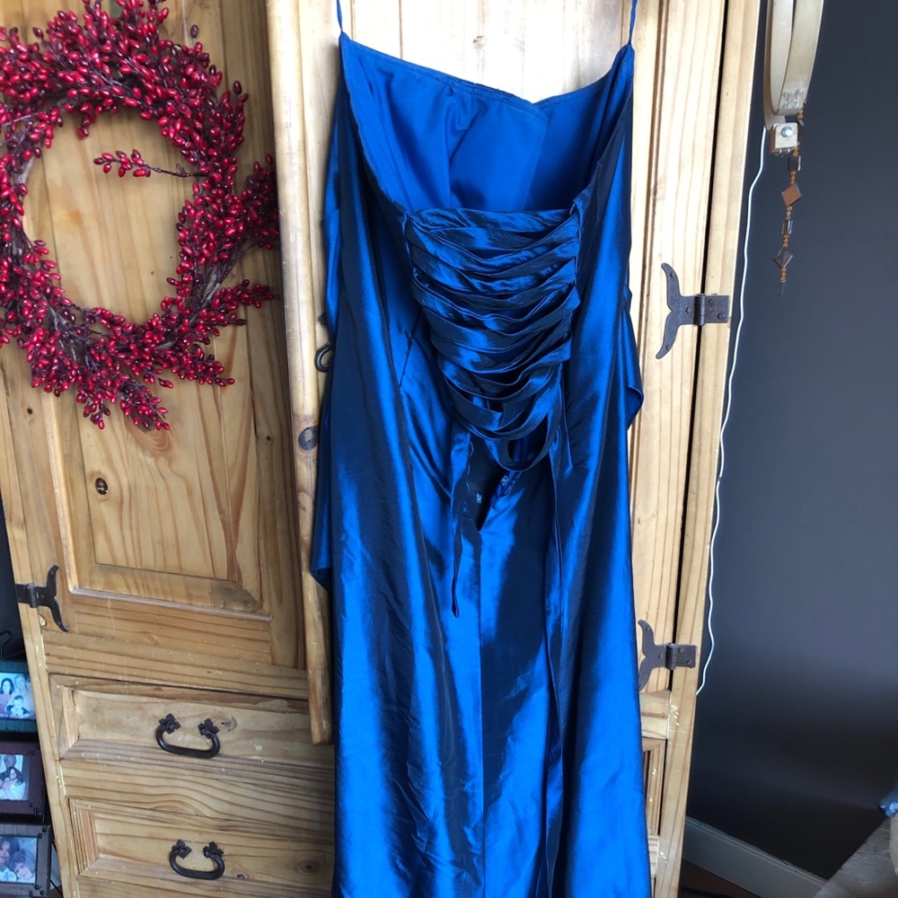 Beautiful Grad Dress - Picture 4 of 5